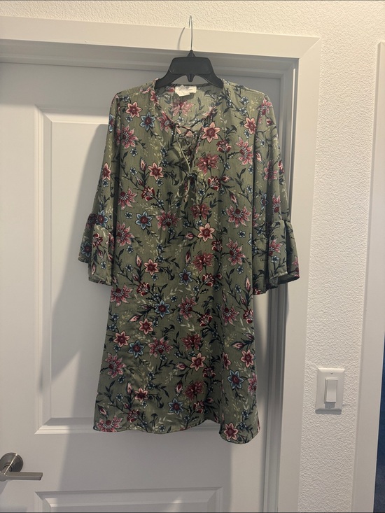 Dresses & Skirts - Olive Floral Lace-Up Shift Dress